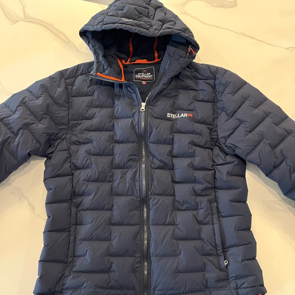 Quality zip up puffer hoodie jacket. XL.